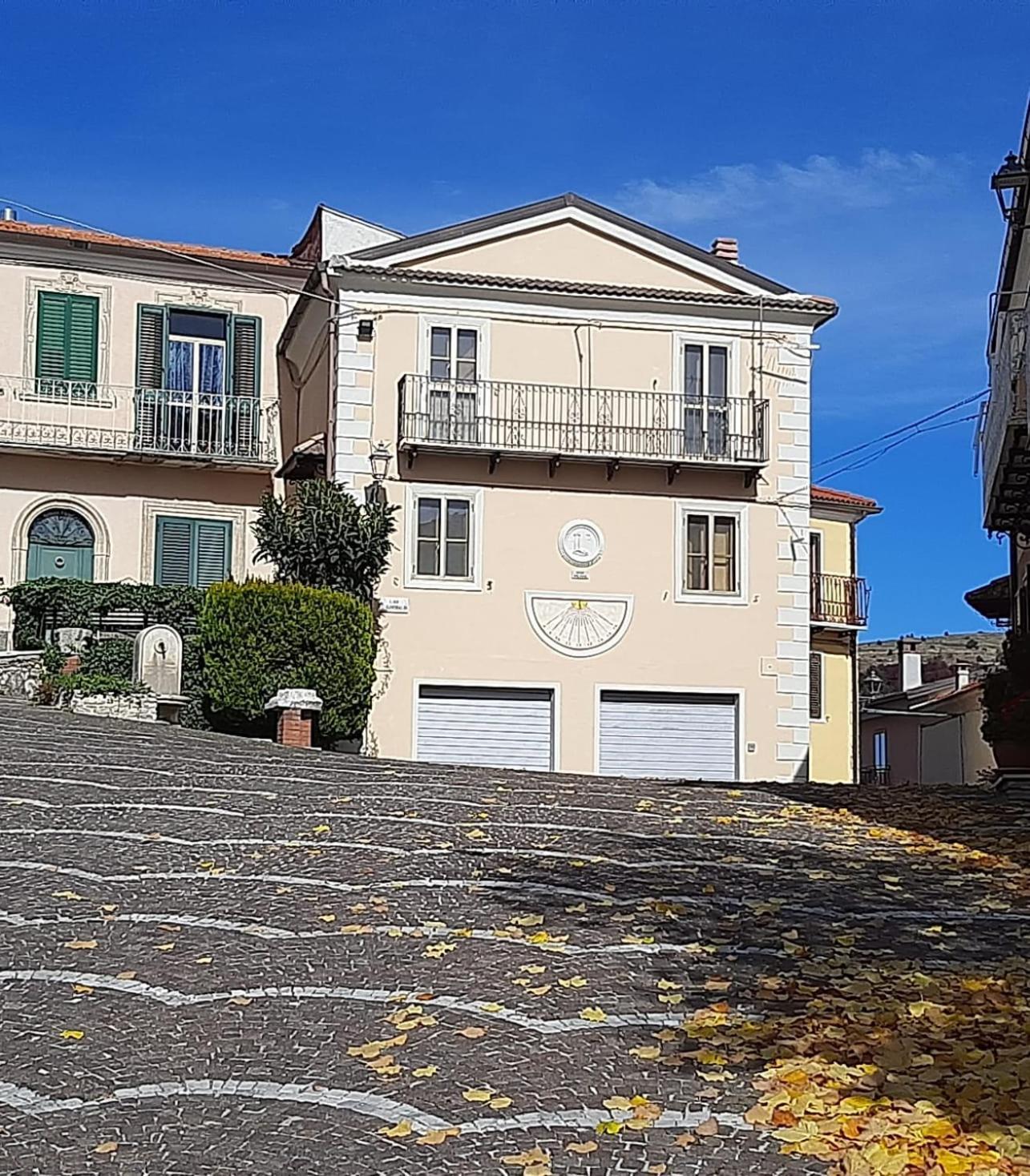 Meridiana Santa Maria del Molise Bagian luar foto