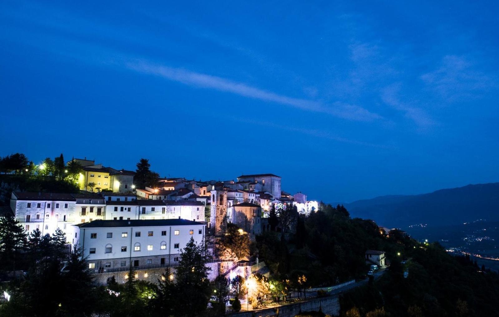 Meridiana Santa Maria del Molise Bagian luar foto