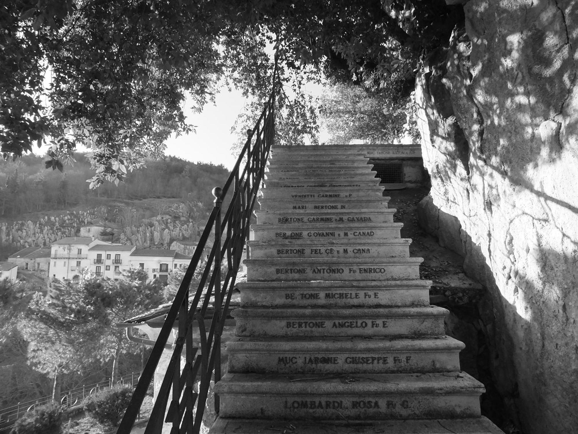 Meridiana Santa Maria del Molise Bagian luar foto